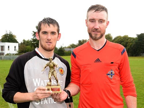 Lincoln Courts Lee Simpson is presented with his MOM trophy by match Ref Jason Gillespie.jpg