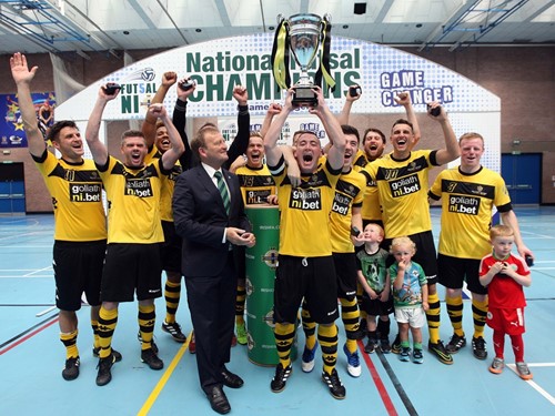 Belfast United - Trophy Lift.jpg