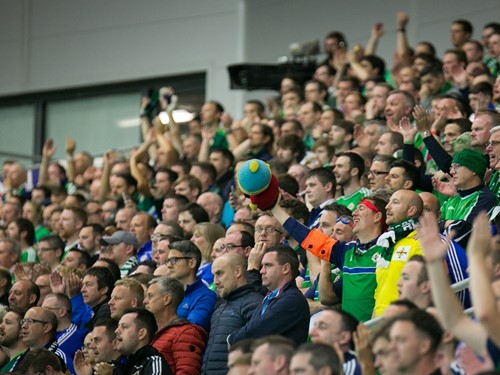 ifa_czechrep_17_fans_0014.jpg