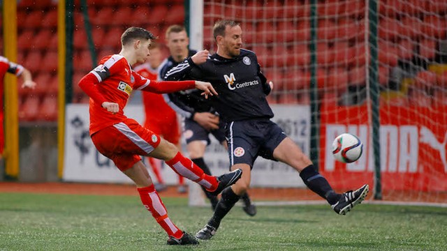 irish cup - image gallery - Cliftonville v Sports & Leisure Swifts.jpg 