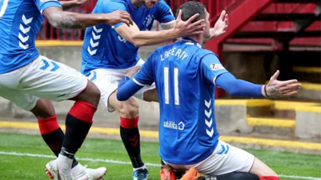 kyle lafferty rangers goal.jpg 