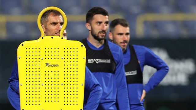 Bosnia Aaron Hughes training.jpg 