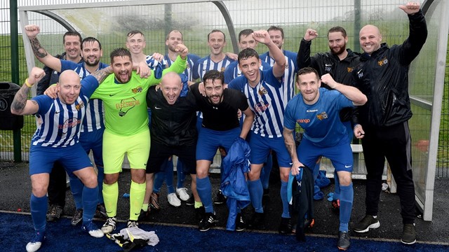 Bangor Rangers celebrate their win.jpg 