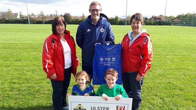 SUC Ashgrove Rovers recieving there Go3H coaching pack copy.jpg 