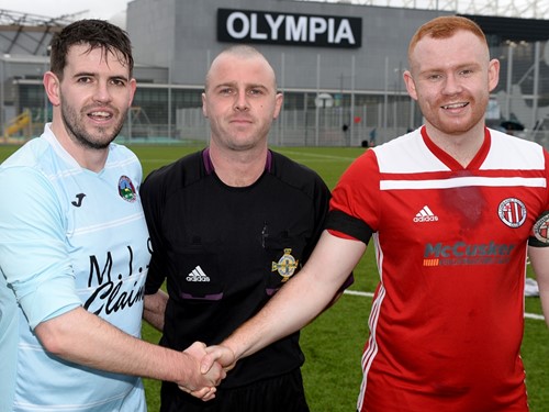 Referee Mervyn McLaughlin with Greenisland and Willowbank captains Gary Dodds and Eamonn Hughes .jpg