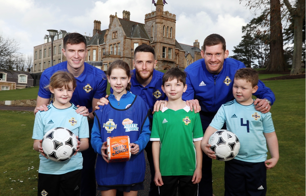 Ava, Eilidh, Conor and Toby pictured with Paddy McNair, Conor Washington and Michael McGovern.JPG