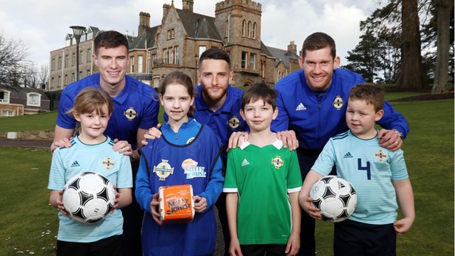 Ava, Eilidh, Conor and Toby pictured with Paddy McNair, Conor Washington and Michael McGovern.JPG 