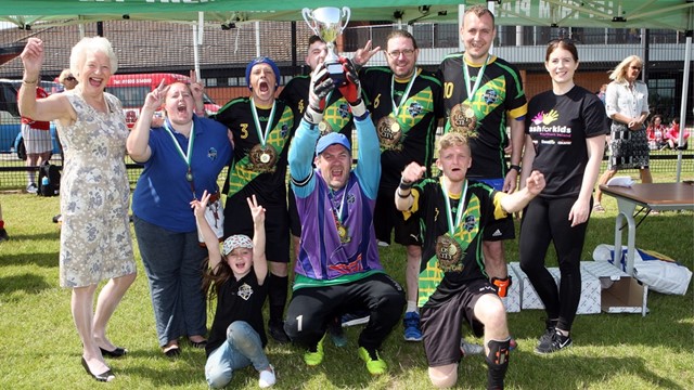 280619GeorgeBestCommunityCup102.JPG 