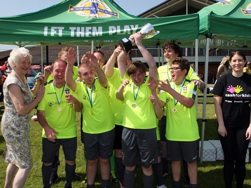 280619GeorgeBestCommunityCup033.JPG