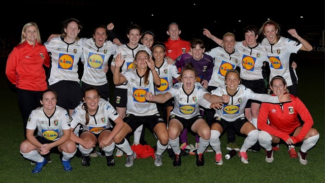 Glentoran Women celebrate 4-0 win.jpg 