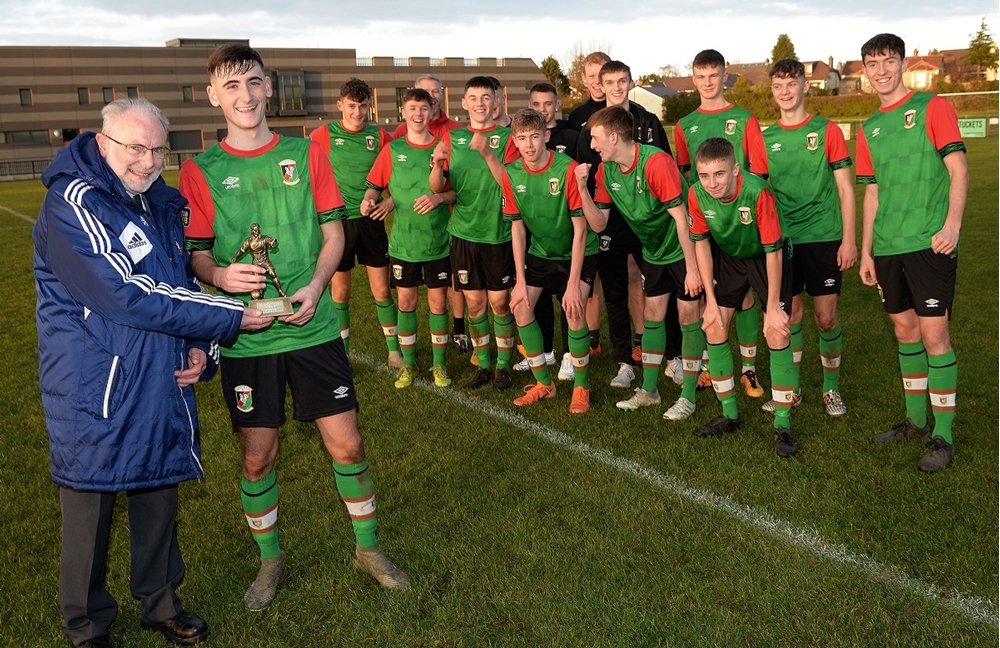 Brian Larkin presents Caolan McBride with his man of the match award.jpg