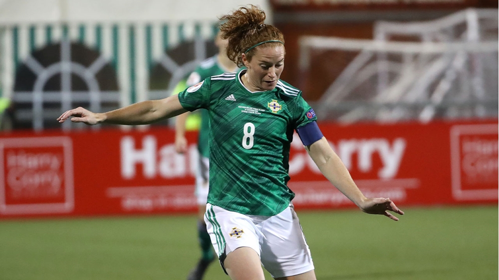 Đội trưởng Bóng đá nữ Bắc Ireland chứng minh thiên chức làm mẹ có thể song hành cùng sự nghiệp thể thao