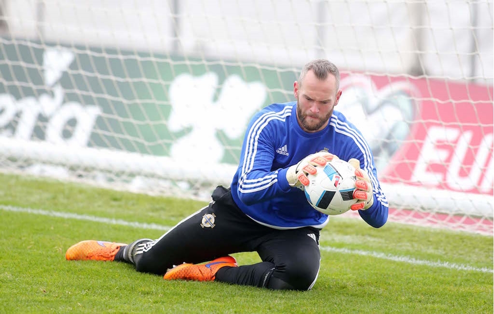 Alan Mannus 16 Alan Mannus 16