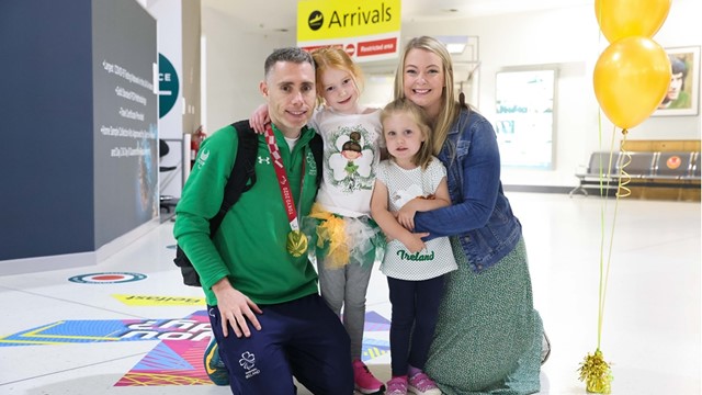 Jason Smyth with family 2021.jpg 