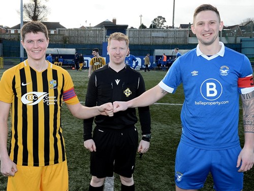 Comber Rec captain Simon Hanna, referee Eamon Higney and Bangor skipper Mark Cooling.jpg