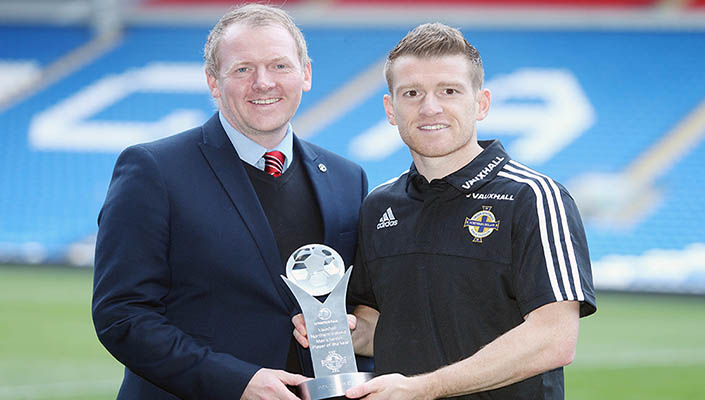 Steven Davis Collects Vauxhall Award Steven Davis Collects Vauxhall Award