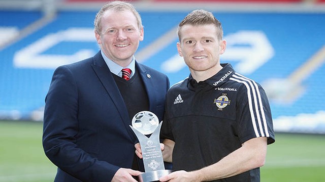 Steven Davis Collects Vauxhall Award 