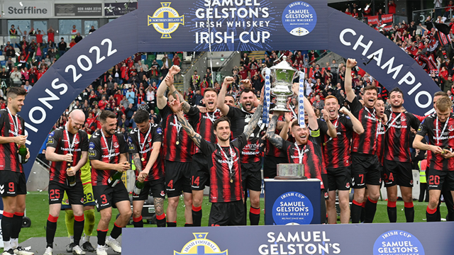 Crusaders irish cup final trophy lift.png 