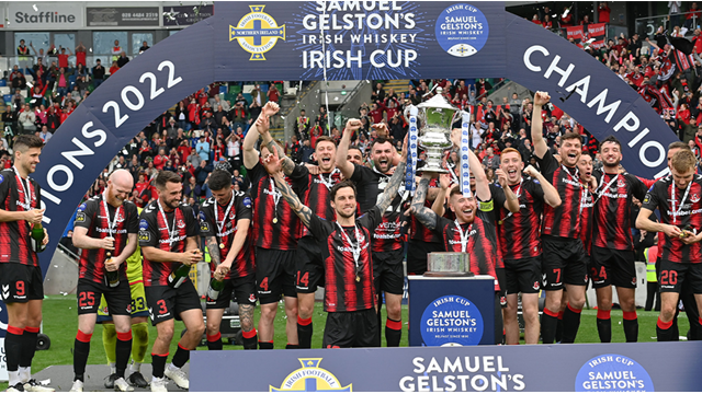 Crusaders irish cup final trophy lift.png 