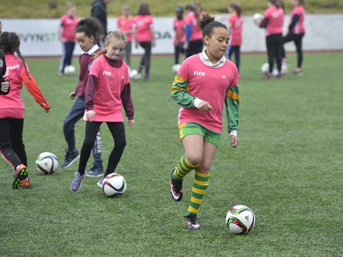 GIRLS FOOTBALL SCHOOL SOLITUDE04.jpg