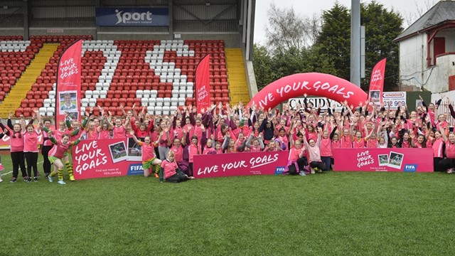 GIRLS FOOTBALL SCHOOL SOLITUDE30.jpg 