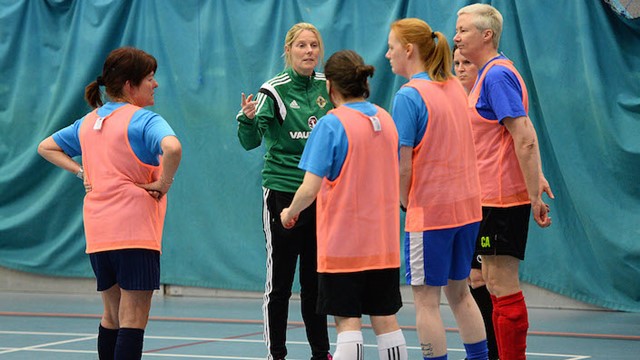 Gail gives her team a Pre Match Team talk.jpeg 