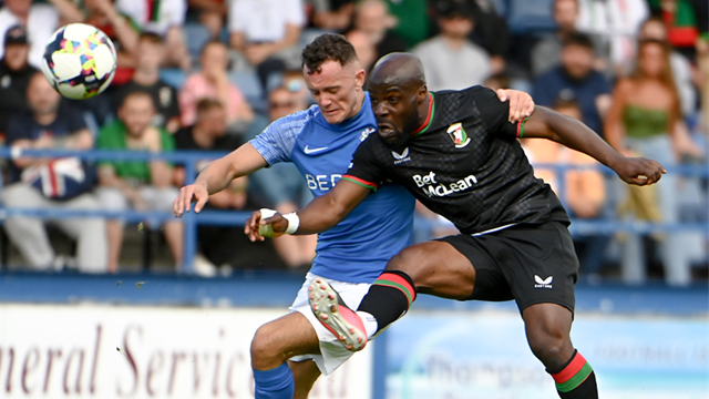 Glentoran Glenavon.png 