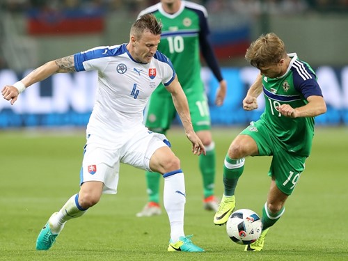 Jamie Ward tussles for possession with Jan Durica.jpg