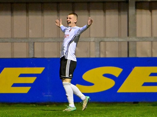 Warrenpoint v Queens_004.jpg