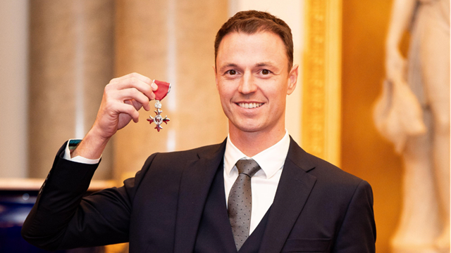 Jonny Evans MBE Palace.png 