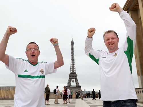 Fans in Paris_001.JPG