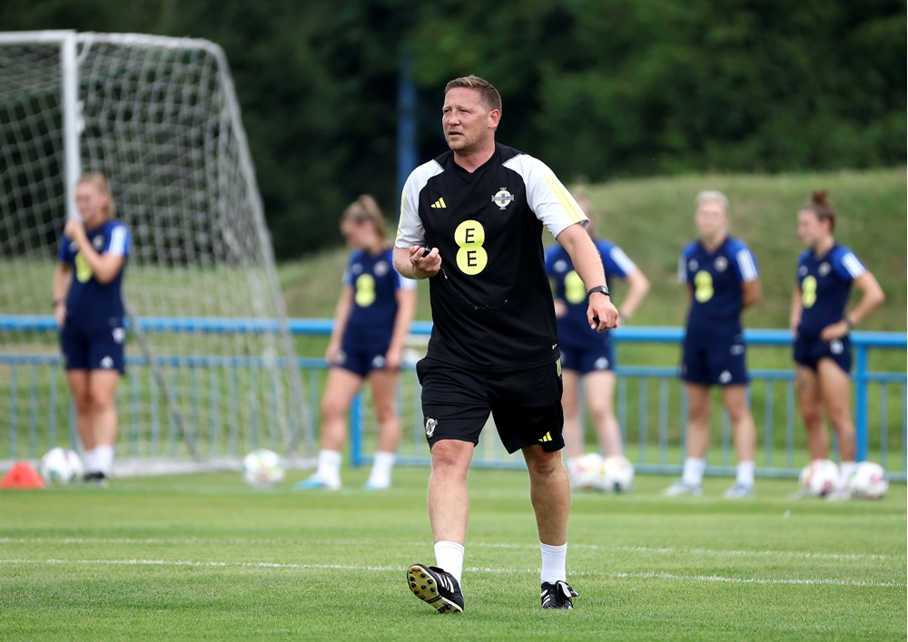 Kris Lindsay on Pitch.jpg Kris Lindsay on Pitch.jpg