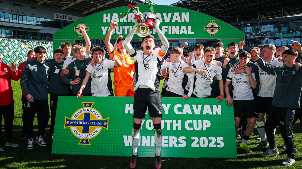 Glentoran Harry Cavan Winners.jpg 