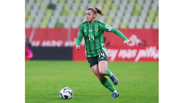 Lauren Wade on Ball.jpg 