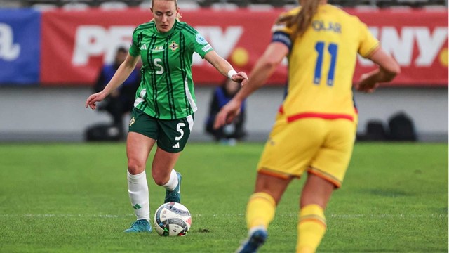 Rachel Dugdale On Ball.jpg 
