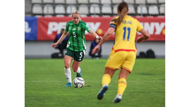 Rachel Dugdale On Ball.jpg 
