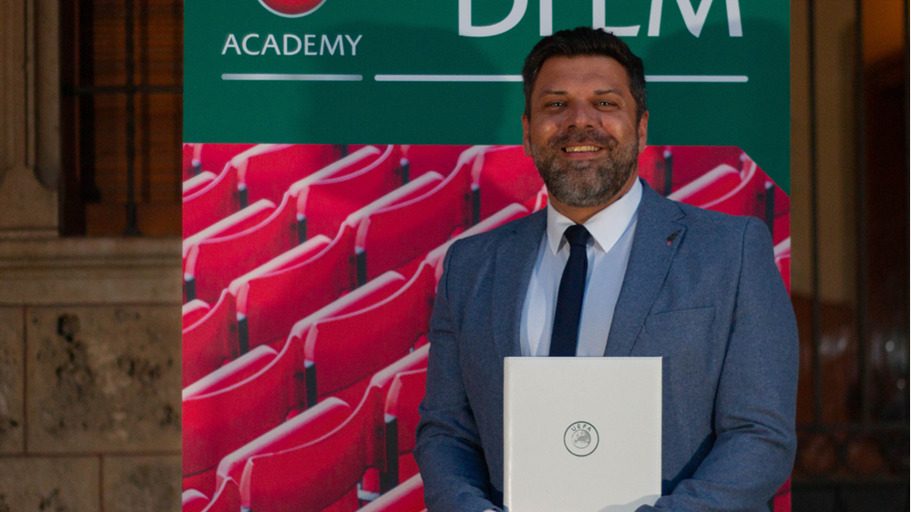 Andrew Davey with certificate.png 