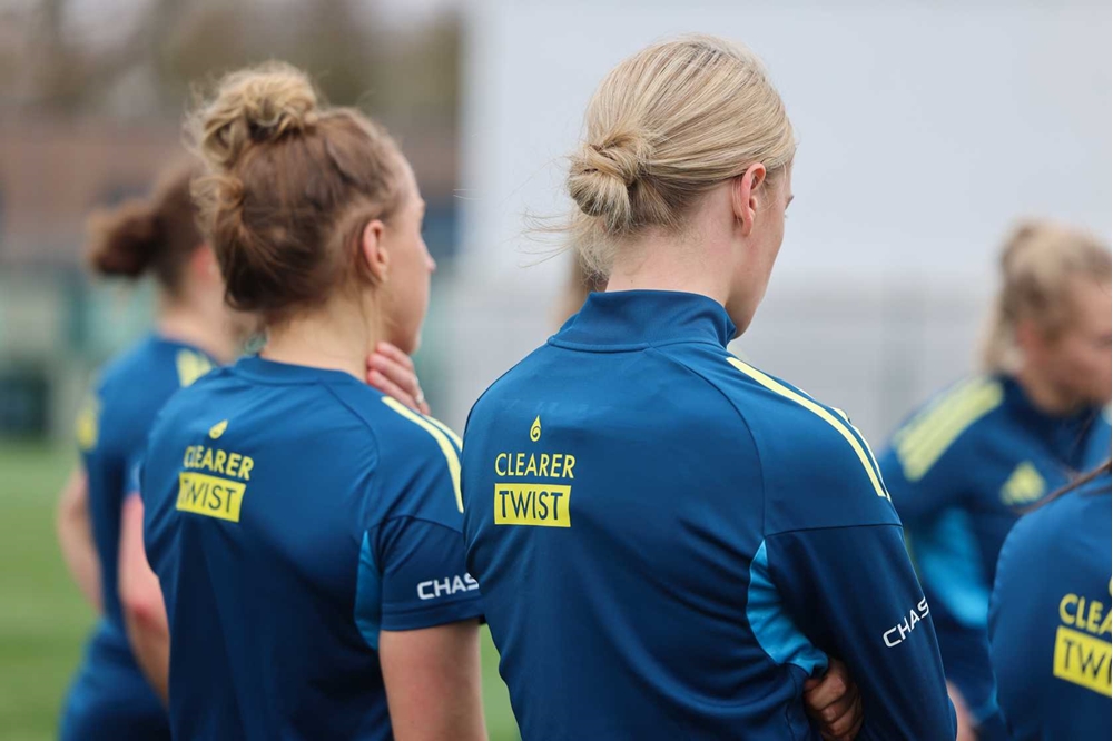 Clearer Twist Training Tops 1.jpg 