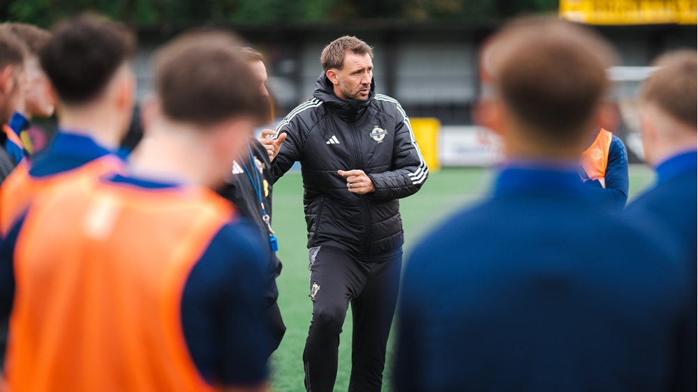 Gareth McAuley Talking.jpg 