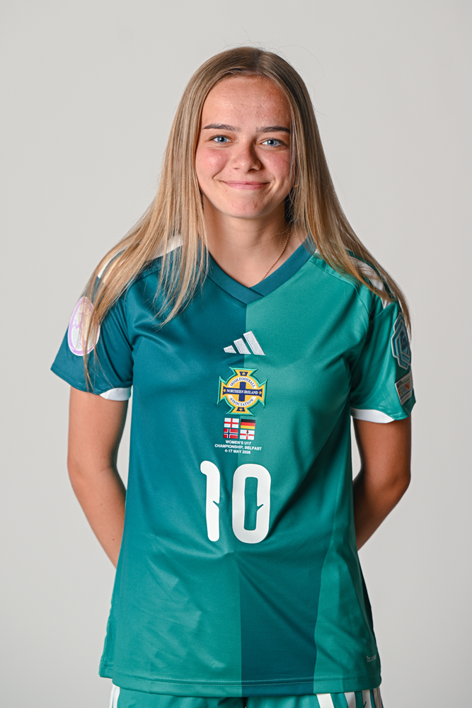 Abbie_Smyth_ Headshots Arms Down_ 250206085.png 