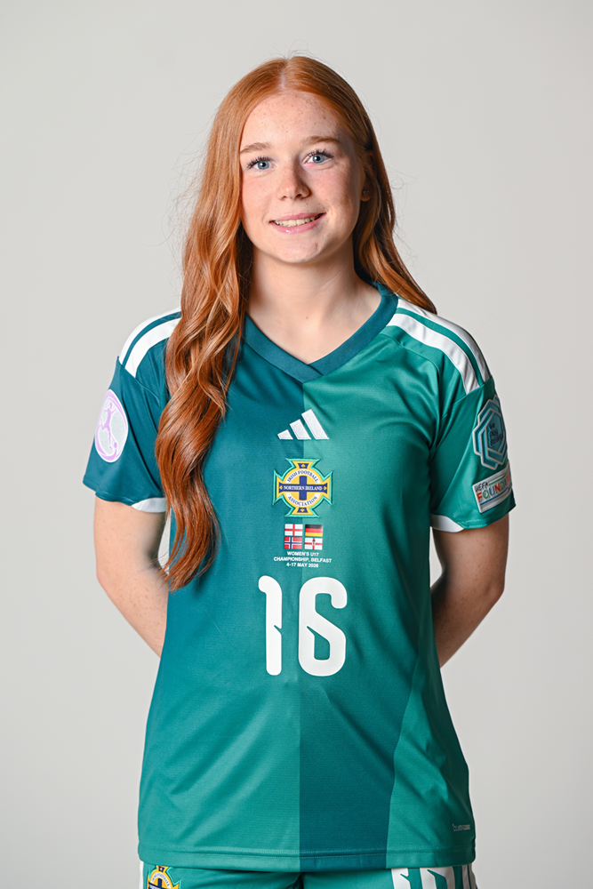 Anna Rose_Robinson_ Headshots Arms Down_ 250215966.png 
