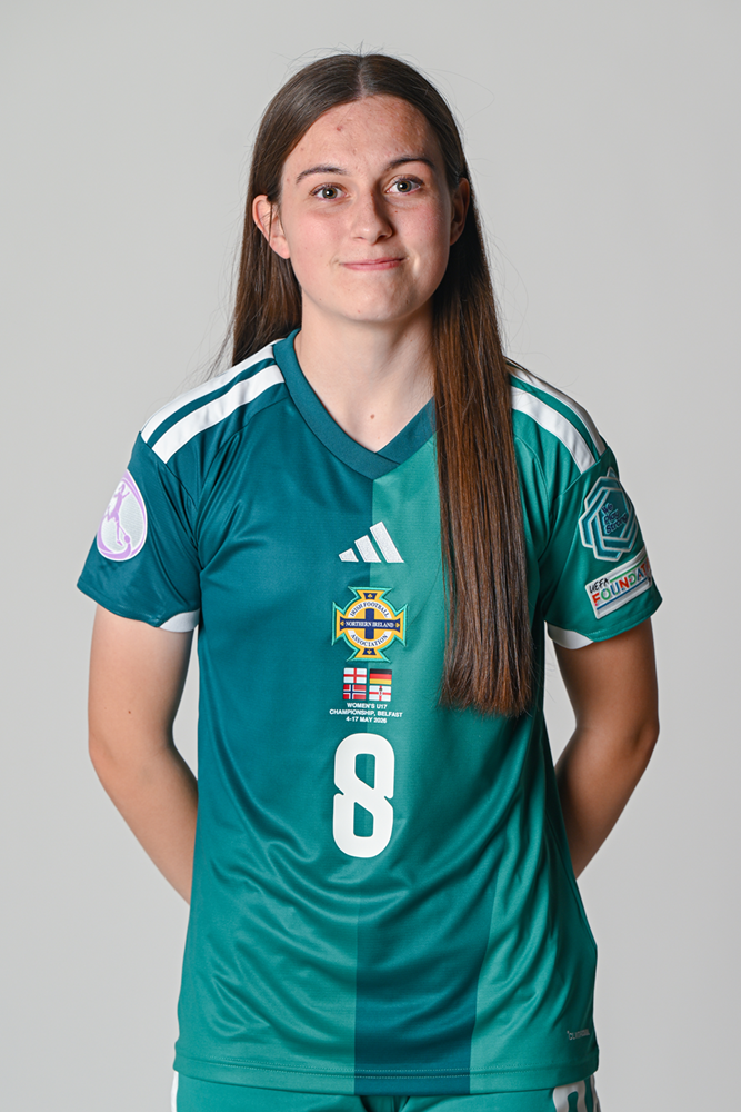 Charlotte_Havern_ Headshots Arms Down_ 250194118.png 