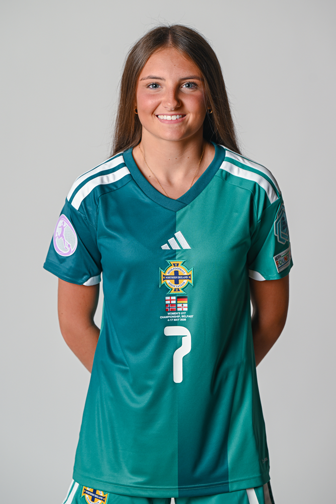 Emilee_Leacock_ Headshots Arms Down_ 250206482.png 