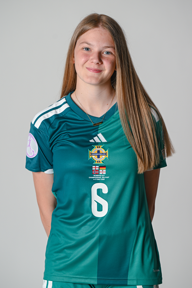 Heidi_Curran_ Headshots Arms Down_ 250206076.png 