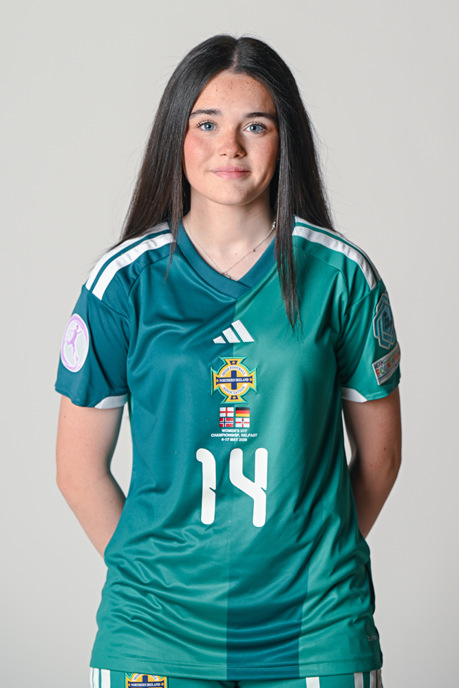 Ellie_McGarrigle_ Headshots Arms Down_ 250215964.png 