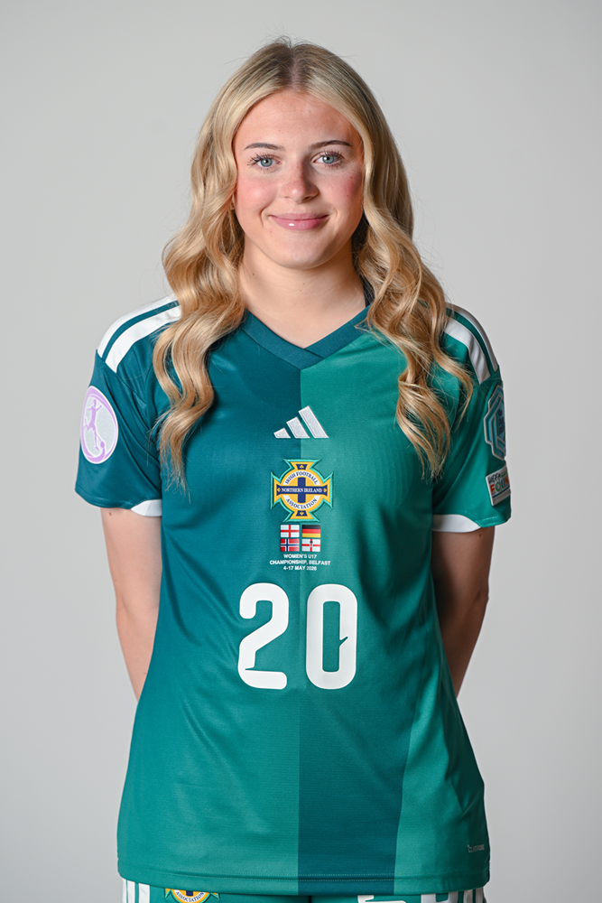 Grace_Steele_ Headshots Arms Down_ 250215967.png 