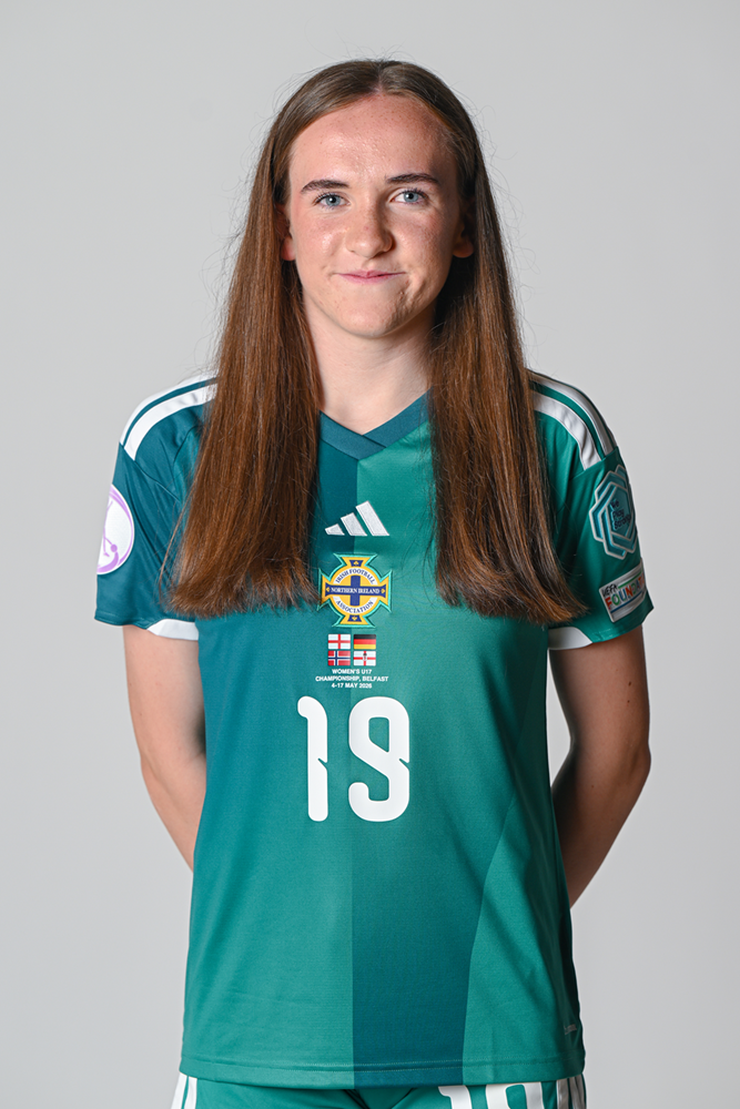 Sara_Devany_ Headshots Arms Down_ 250217307.png 