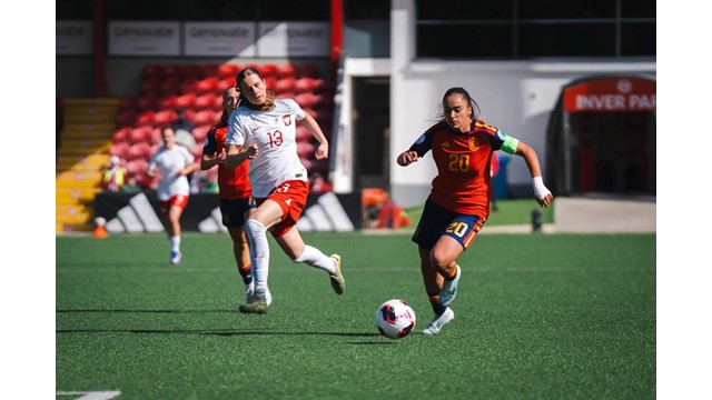 ESP v POL Inver Park 1.jpg 
