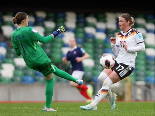 WU17 Euro GER v FRA 10.jpg